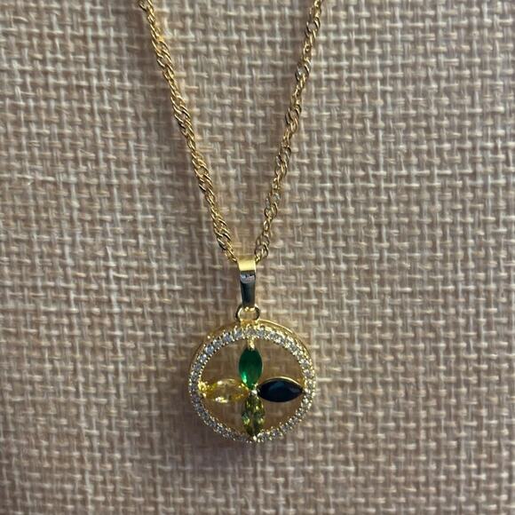 18K Gold Plated Necklace with Flower Charm NEW - Picture 2 of 3